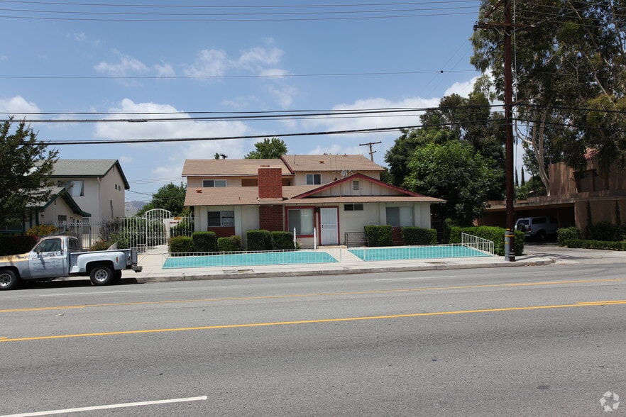 22855 Vanowen St, West Hills, CA à vendre - Photo du bâtiment - Image 2 de 3