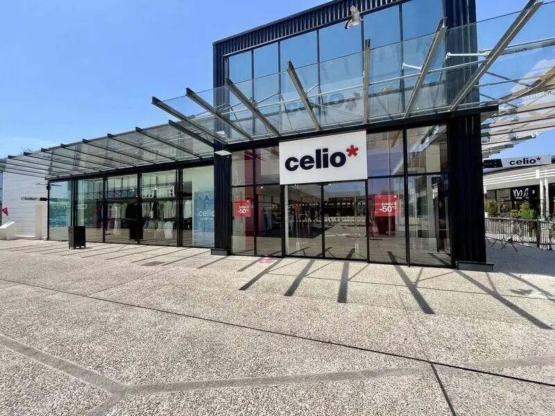 Retail in Saint-Maximin for lease Building Photo- Image 1 of 6