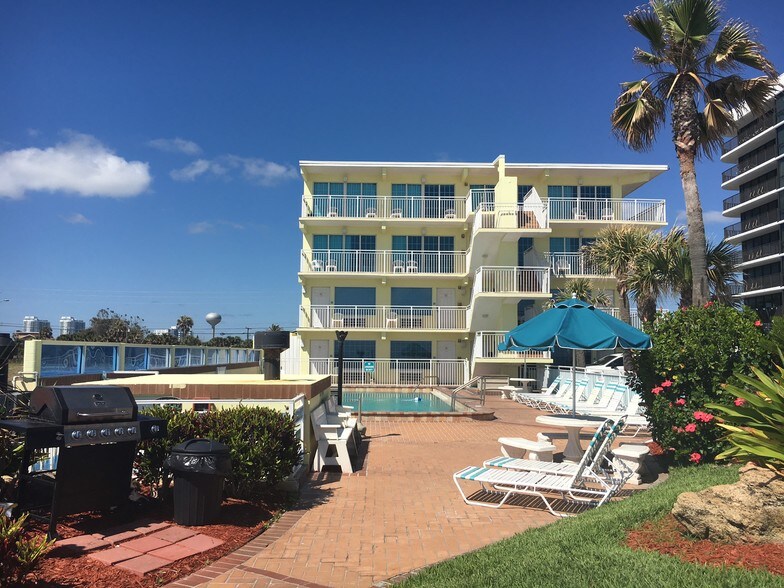 1014 N Atlantic Ave, Daytona Beach, FL à vendre - Photo du bâtiment - Image 2 de 15