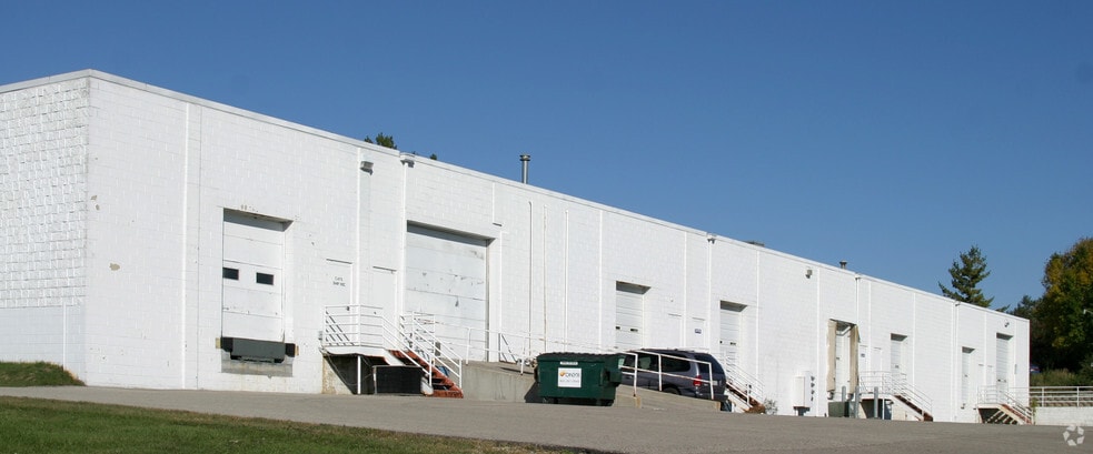 1701 Creek Rd, West Bend, WI for lease - Building Photo - Image 2 of 2