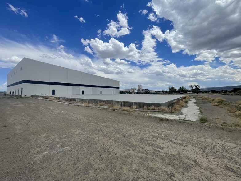 390-395 Logan Lane Ln, Fernley, NV for sale - Building Photo - Image 3 of 13