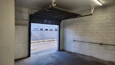 7350 Atoll Ave, North Hollywood, CA à louer Photo intérieure- Image 2 de 8