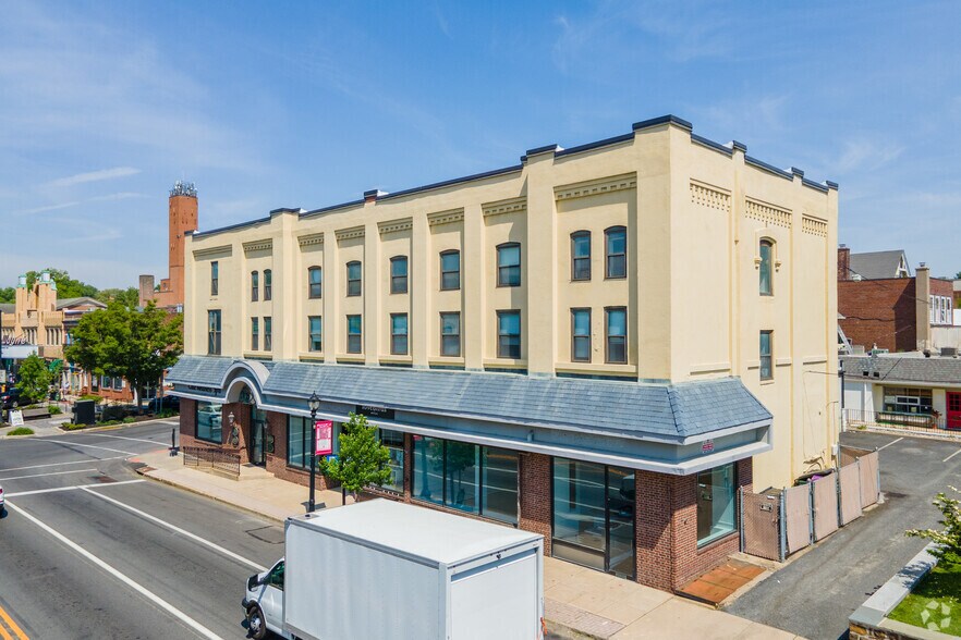 101 E Lancaster Ave, Wayne, PA à louer - Photo du bâtiment - Image 2 de 7