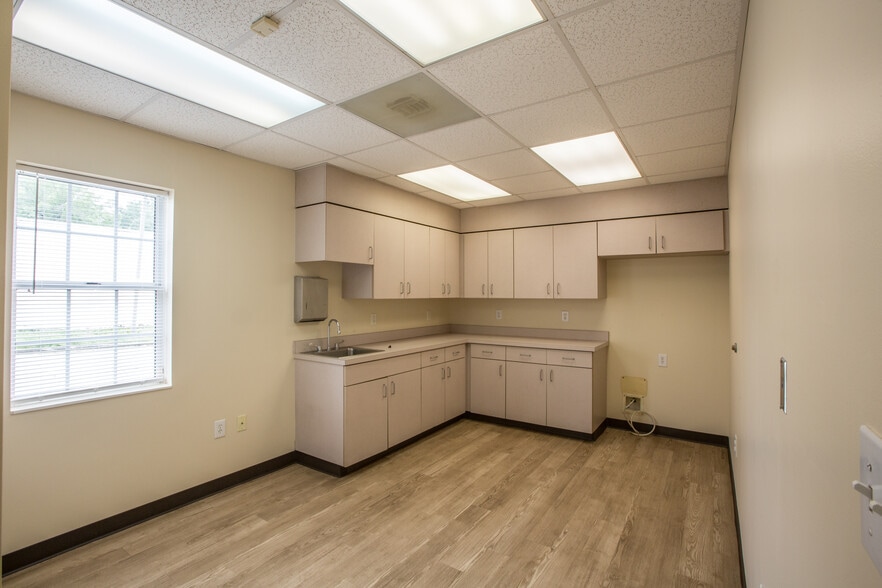 120 S Mountain St, Cherryville, NC for lease - Interior Photo - Image 3 of 13