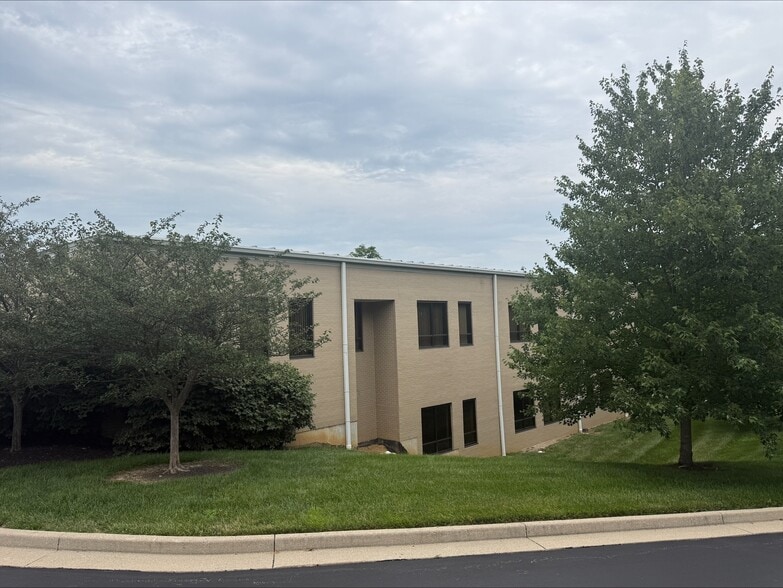 2105 Patrick Dr, Burlington, KY for sale - Building Photo - Image 2 of 6
