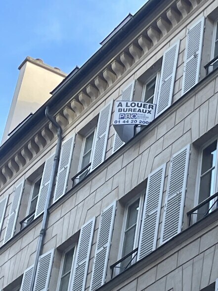 34 Rue Godot De Mauroy, Paris à louer - Photo du bâtiment - Image 2 de 8