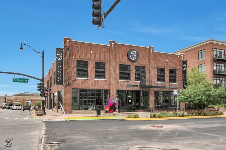 100 S River St, Aurora, IL à louer - Photo du bâtiment - Image 2 de 3