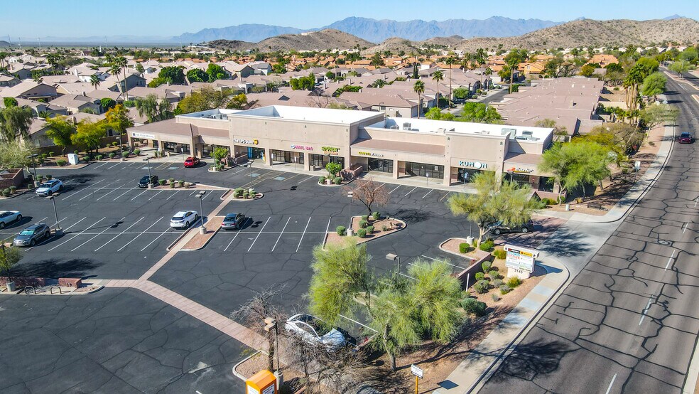 3145 E Chandler Blvd, Phoenix, AZ à louer - Photo du bâtiment - Image 2 de 30