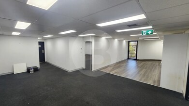 25 Huntingwood Dr, Huntingwood à louer Photo intérieure- Image 1 de 5