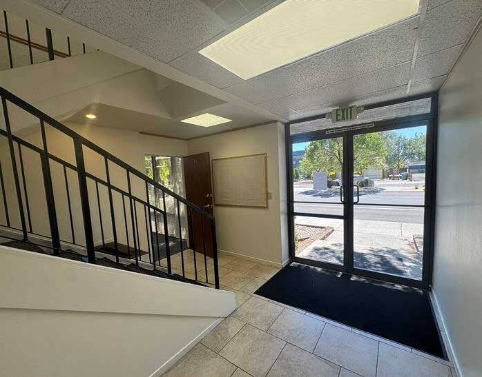 535 E Plumb Ln, Reno, NV à louer - Photo du bâtiment - Image 2 de 9