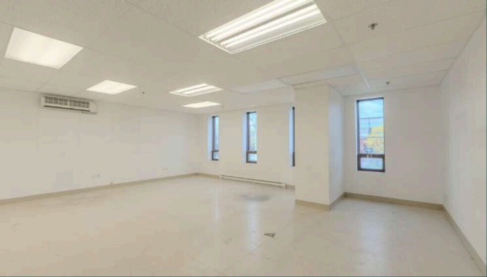 453 Rue Deslauriers, Saint-Laurent, QC à louer - Photo intérieure - Image 3 de 9