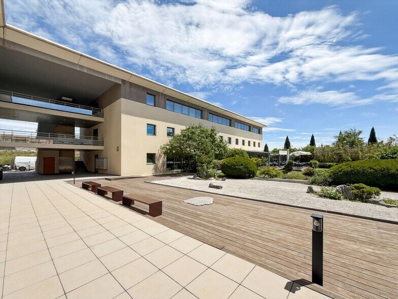 2 Rue Odette Jasse, Marseille à vendre - Photo du bâtiment - Image 3 de 20