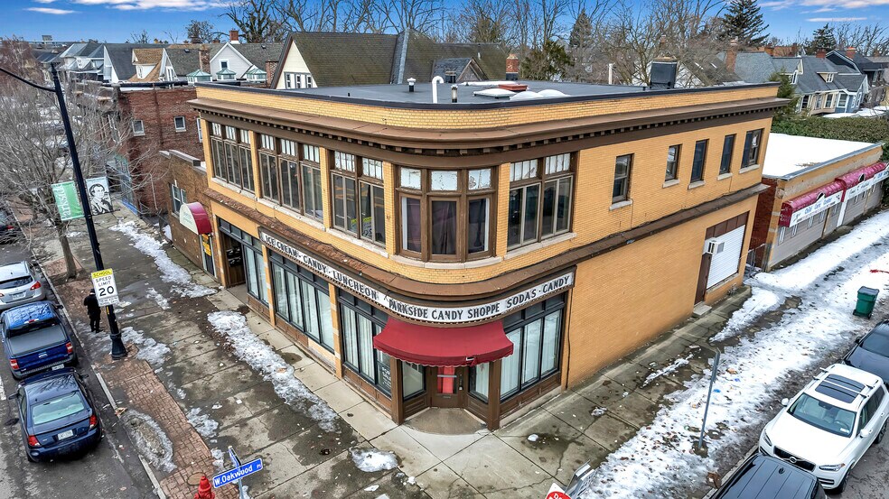 2302 Main St, Buffalo, NY à vendre - Photo du bâtiment - Image 3 de 48