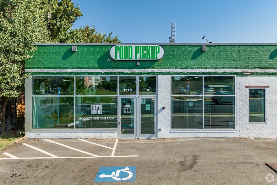 2670 E College Ave, Decatur, GA à louer - Photo du bâtiment - Image 2 de 14