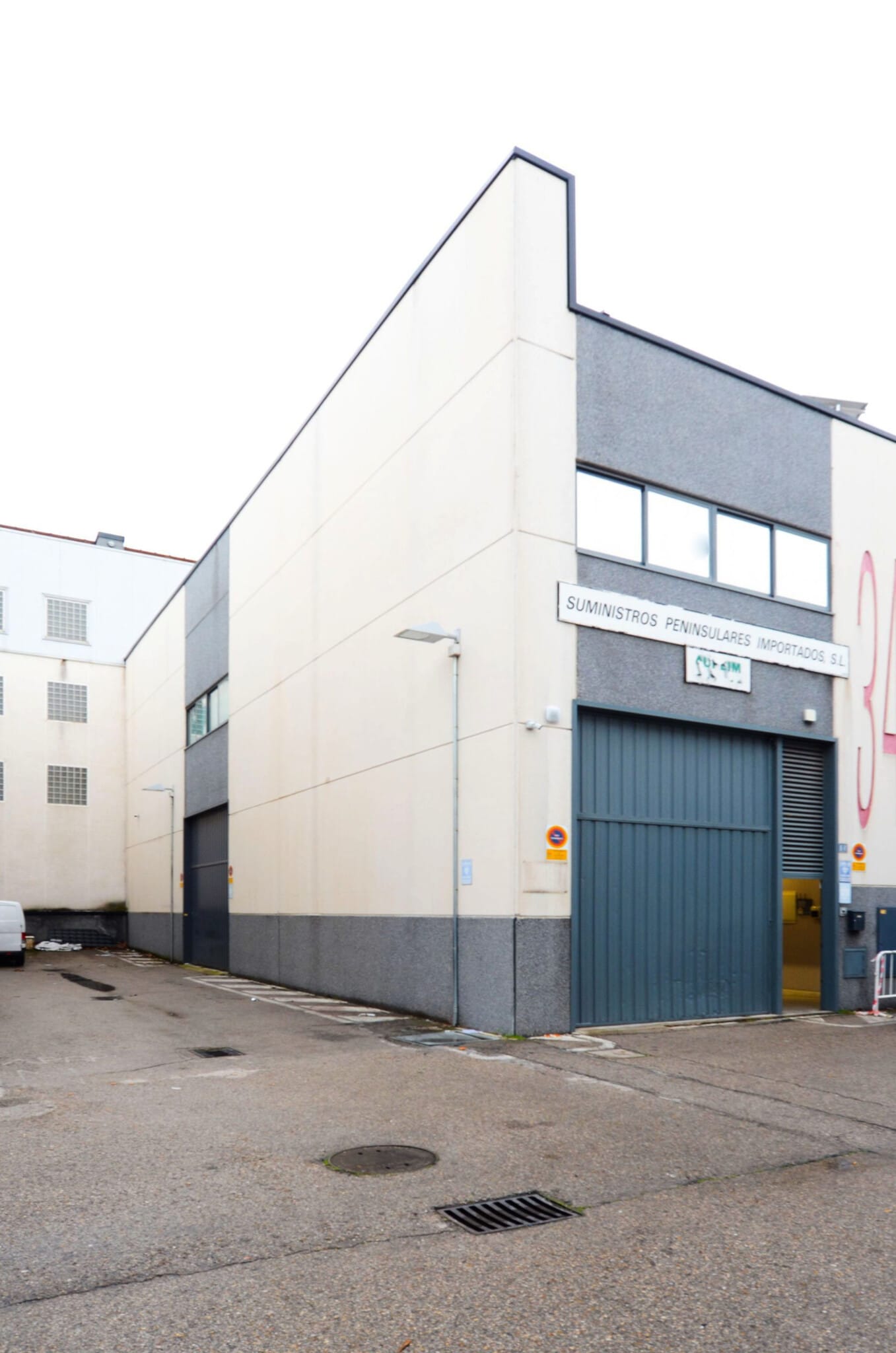 Industrial in Alcorcón, Madrid for lease Building Photo- Image 1 of 6