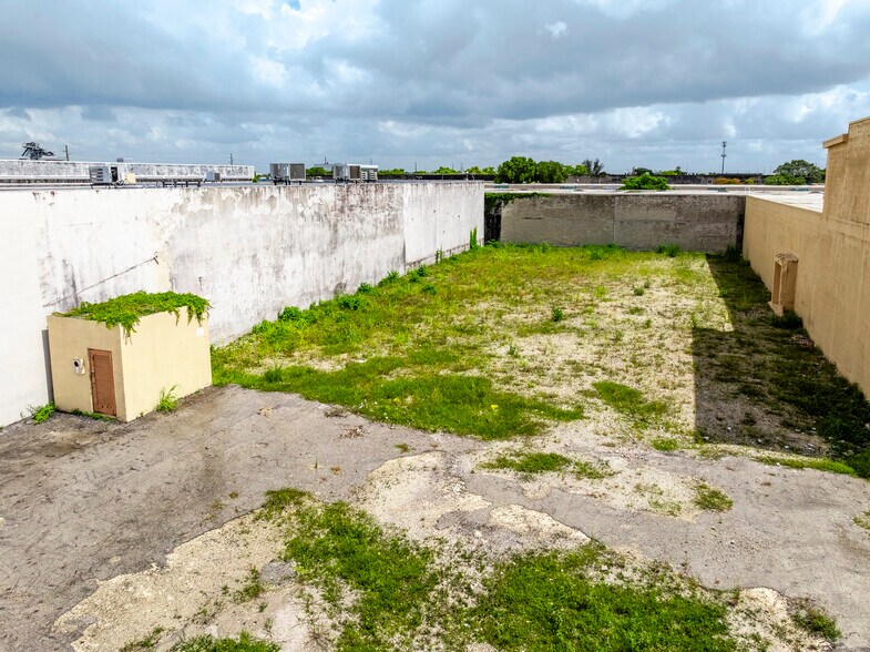 6995 NW 46th St, Miami, FL à vendre - Photo du bâtiment - Image 1 de 3