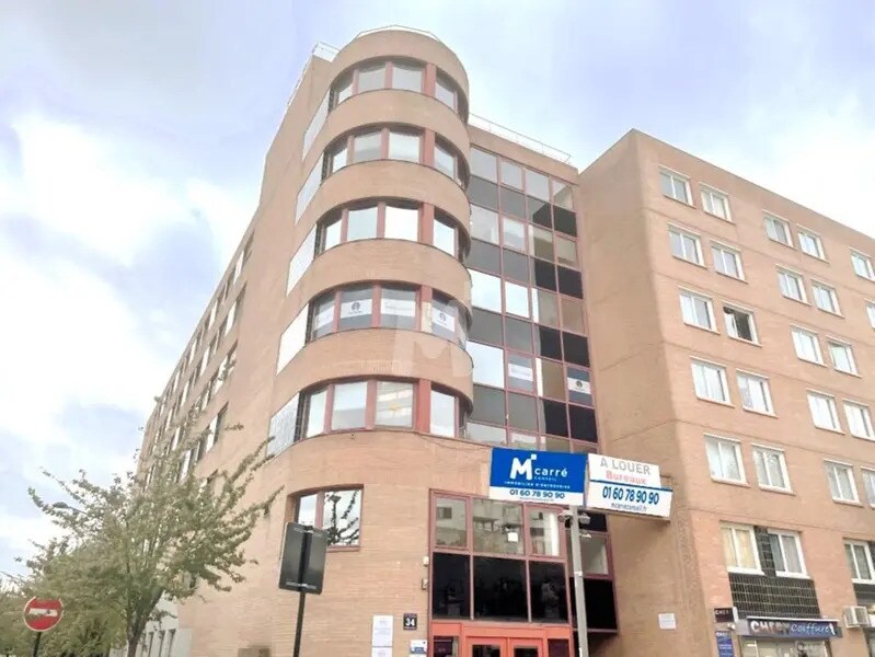 Office in Évry-Courcouronnes for sale Building Photo- Image 1 of 13