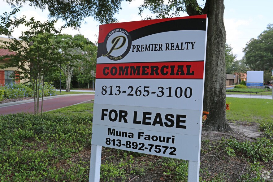 9780 56th St N, Temple Terrace, FL à louer - Photo du bâtiment - Image 2 de 24