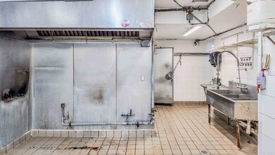 433-445 Lincoln Rd, Miami, Miami Beach, FL for lease Building Photo- Image 2 of 3