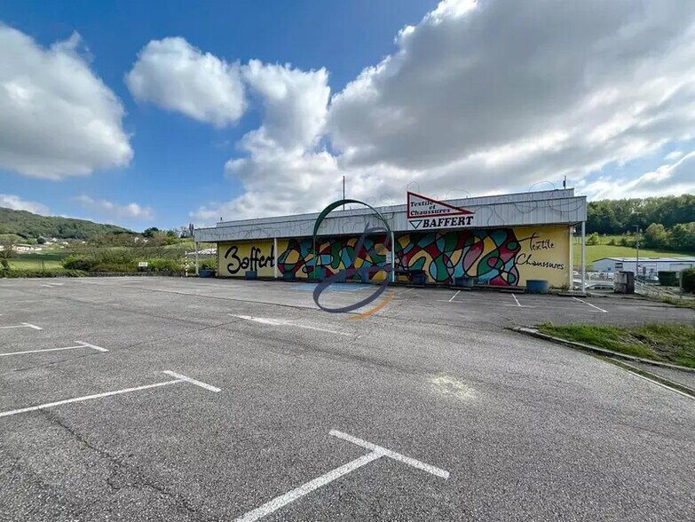 Bureau dans Bourgoin-Jallieu à vendre - Photo du bâtiment - Image 1 de 11
