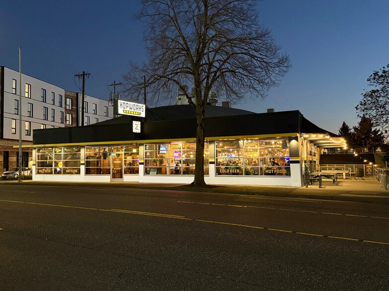 2944 SE Powell Blvd, Portland, OR à louer - Photo du bâtiment - Image 2 de 9