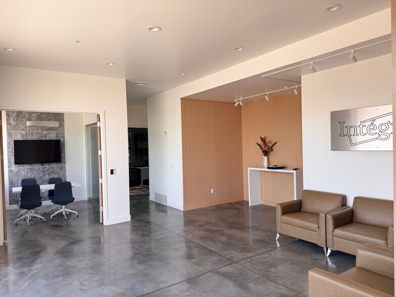 32 S 1800 W, Lindon, UT à louer - Photo du bâtiment - Image 3 de 18