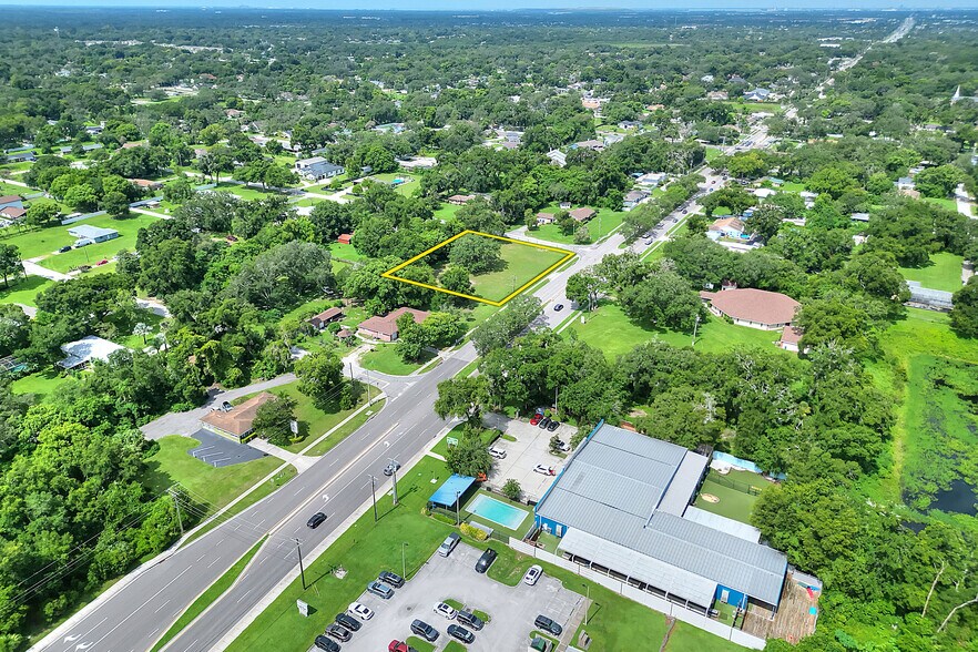 703 Lumsden rd, Brandon, FL for sale - Building Photo - Image 3 of 7