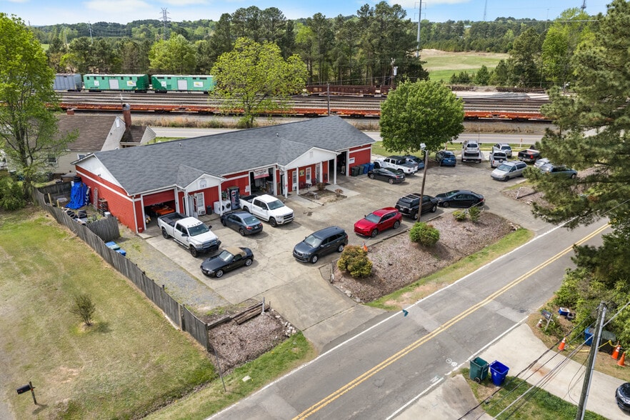 921 Midway Ave, Durham, NC for lease - Primary Photo - Image 1 of 5