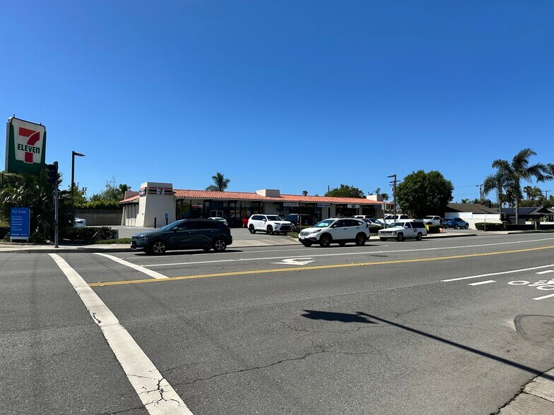 8462-8472 Indianapolis Ave, Huntington Beach, CA à louer - Photo du bâtiment - Image 2 de 10