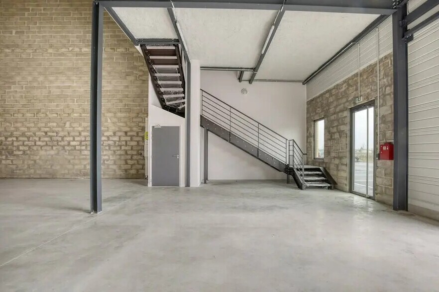 Flex in Persan for sale - Building Photo - Image 2 of 6