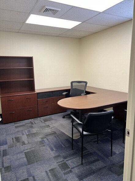 7701 Timberlake Rd, Lynchburg, VA à louer - Photo du bâtiment - Image 2 de 15