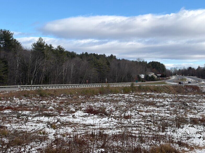US Route 2 E, Wilton, ME à vendre - Photo du bâtiment - Image 3 de 4