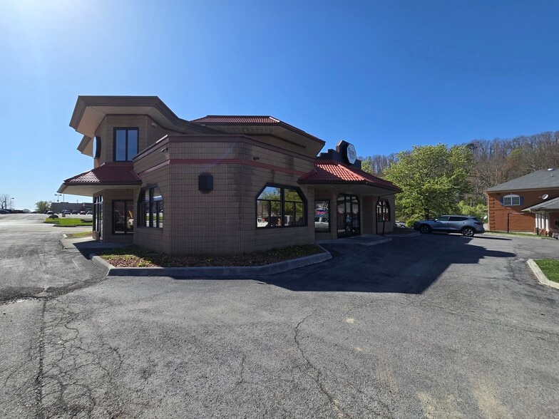 804 Commerce Dr, Bluefield, VA for sale - Building Photo - Image 3 of 4