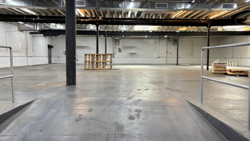 115-117 Banker St, Brooklyn, NY for lease - Interior Photo - Image 3 of 4