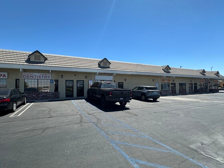 18361 Bear Valley Outer Hwy, Hesperia, CA à louer - Photo du bâtiment - Image 3 de 6