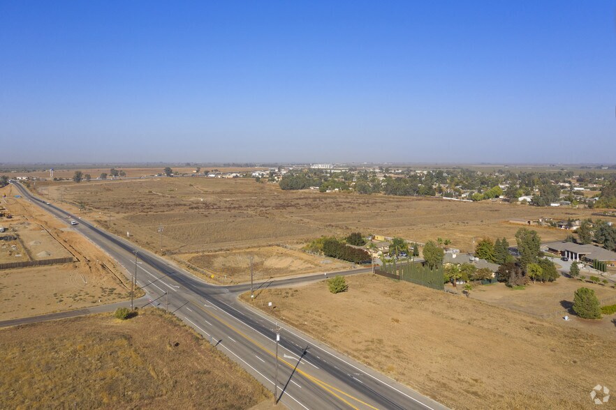 Ave 17, Madera, CA à louer - Aérien - Image 2 de 5