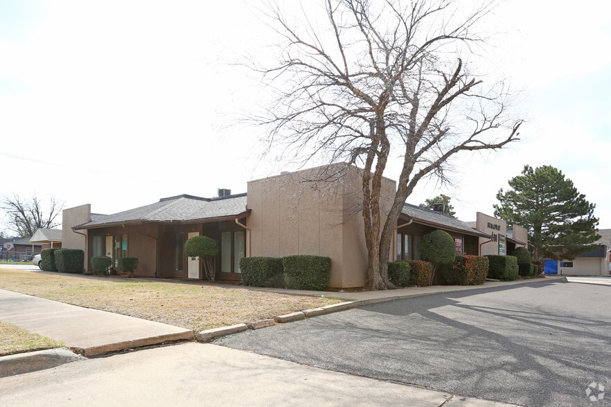 400 N Broadway, Edmond, OK for lease - Primary Photo - Image 1 of 21