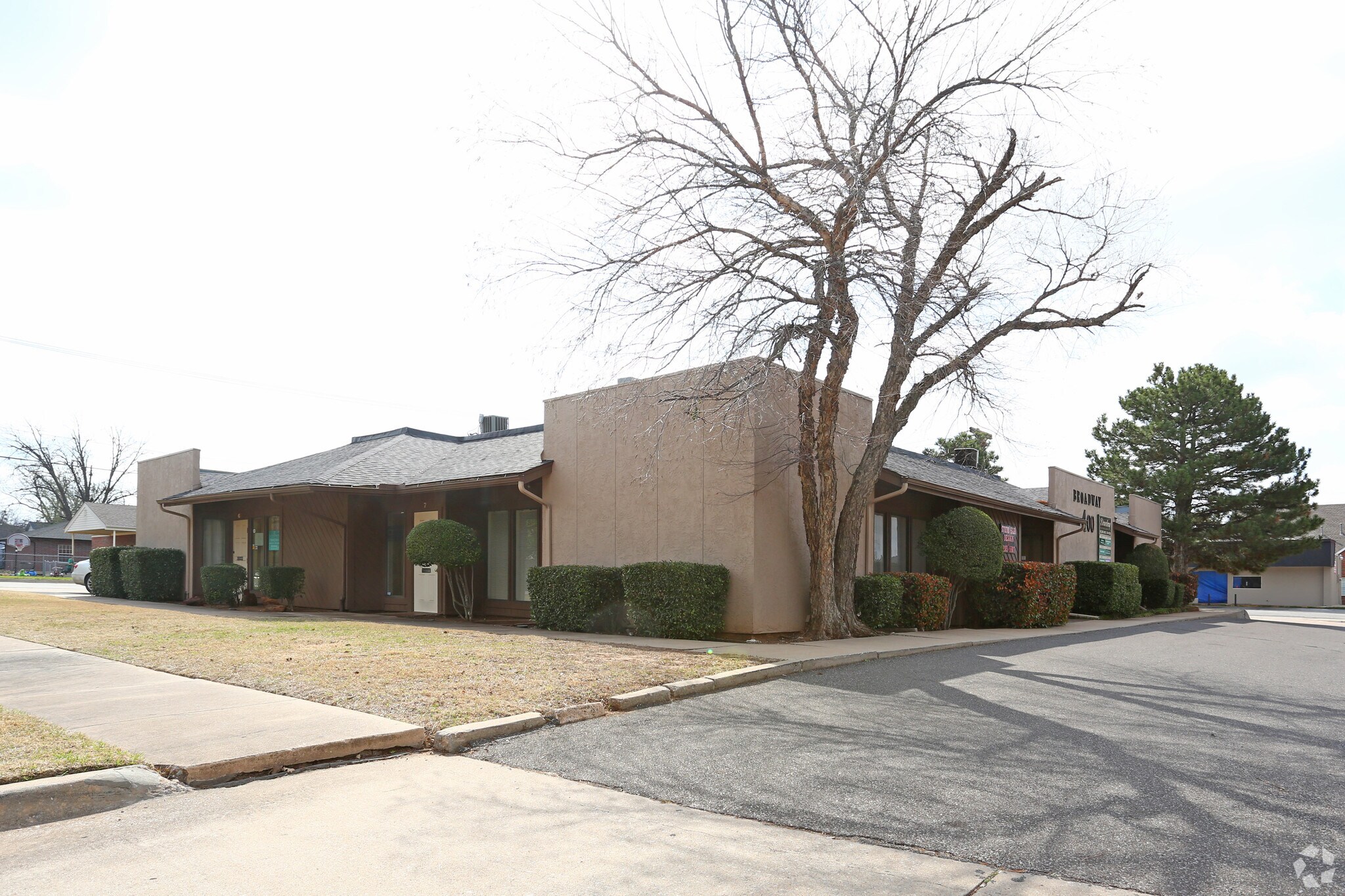 400 N Broadway, Edmond, OK for lease Primary Photo- Image 1 of 22