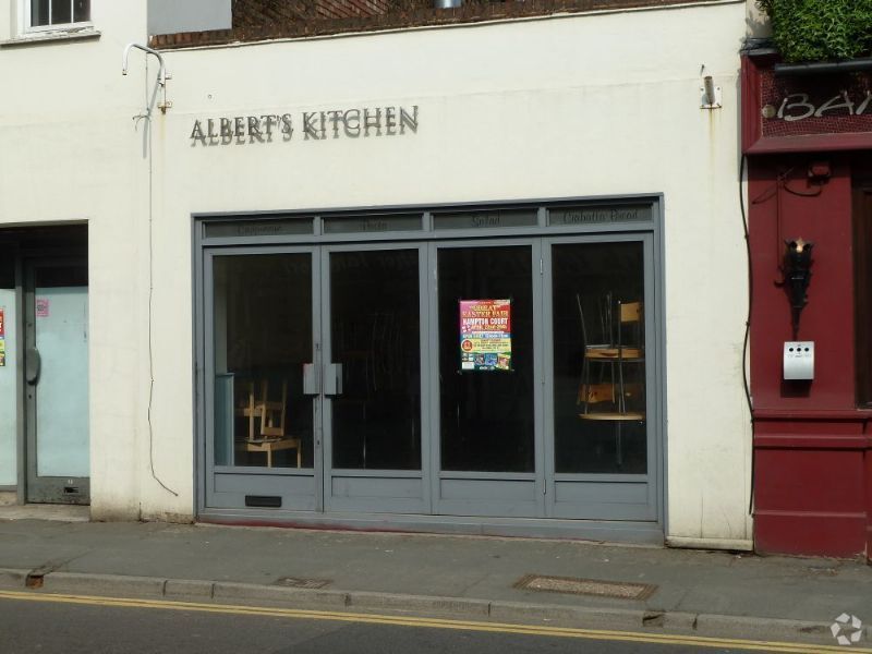 6-8 Church St, Esher à vendre Photo du bâtiment- Image 1 de 5