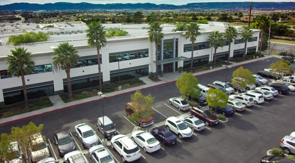 29970 Technology Dr, Murrieta, CA à louer - Photo du bâtiment - Image 3 de 14