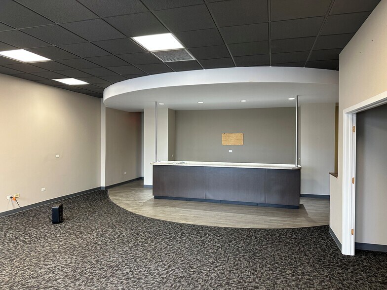 1025-1069 E 9th St, Lockport, IL à louer - Photo du bâtiment - Image 3 de 8
