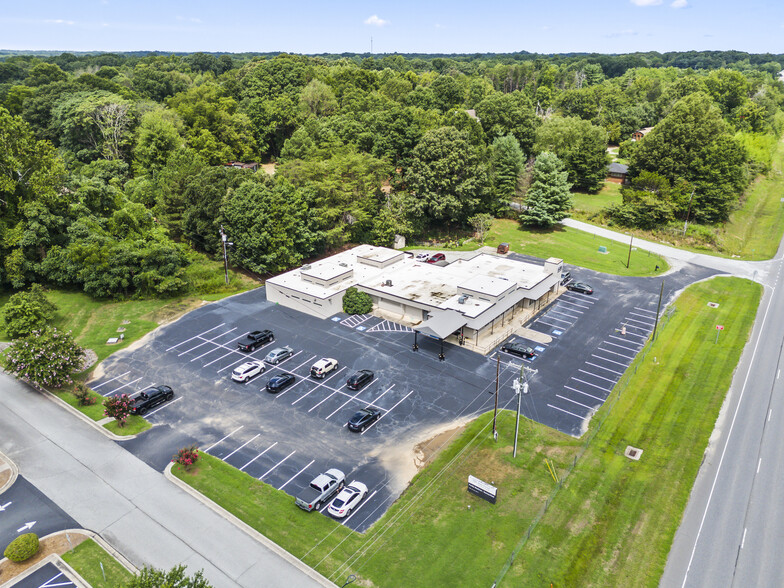 4431 Highway 220 N, Summerfield, NC for sale - Building Photo - Image 3 of 14