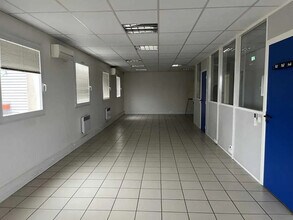 14 Avenue Maréchal Juin, Saint-Laurent-de-Mure for lease Interior Photo- Image 2 of 9