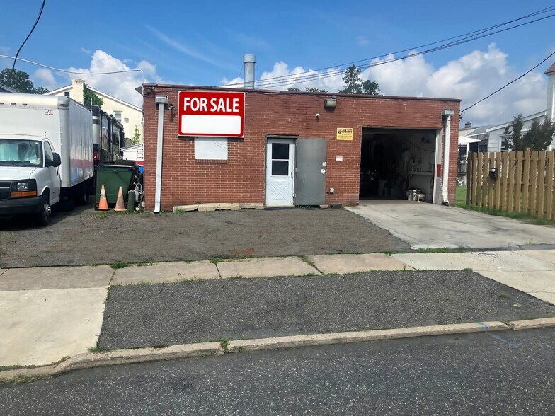117 Putcan Ave, Essington, PA à vendre - Photo du bâtiment - Image 3 de 4