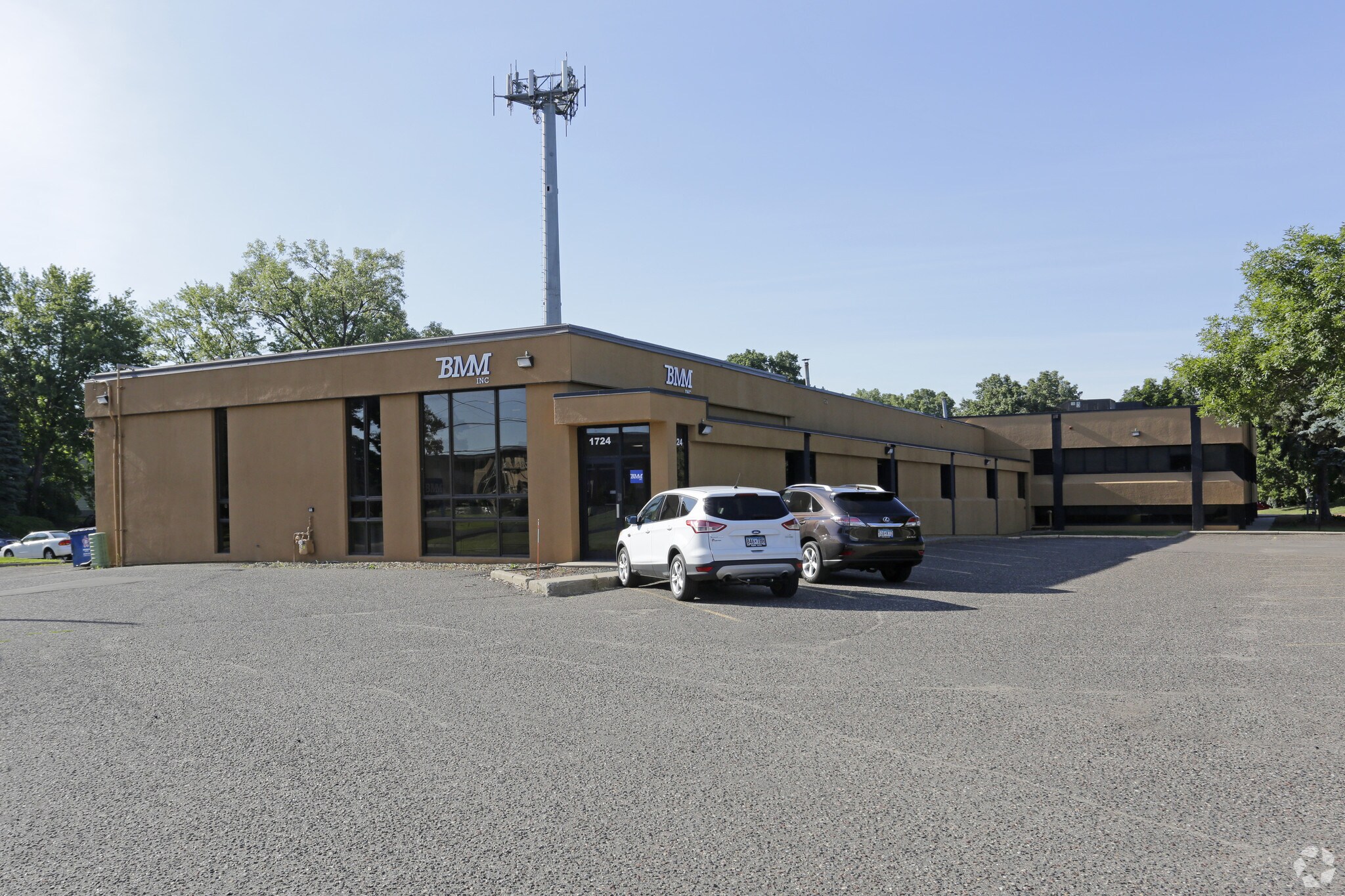 1710 Douglas Dr N, Golden Valley, MN à vendre Photo principale- Image 1 de 23