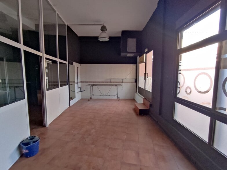 Retail in Cáceres, Cáceres for lease - Building Photo - Image 2 of 11