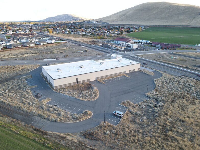 2943 Belmont, West Richland, WA à vendre - Photo du bâtiment - Image 3 de 17