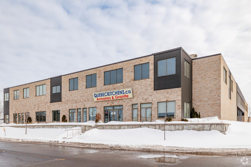 310-350 Rue Ness, Montréal, QC for lease - Primary Photo - Image 1 of 4