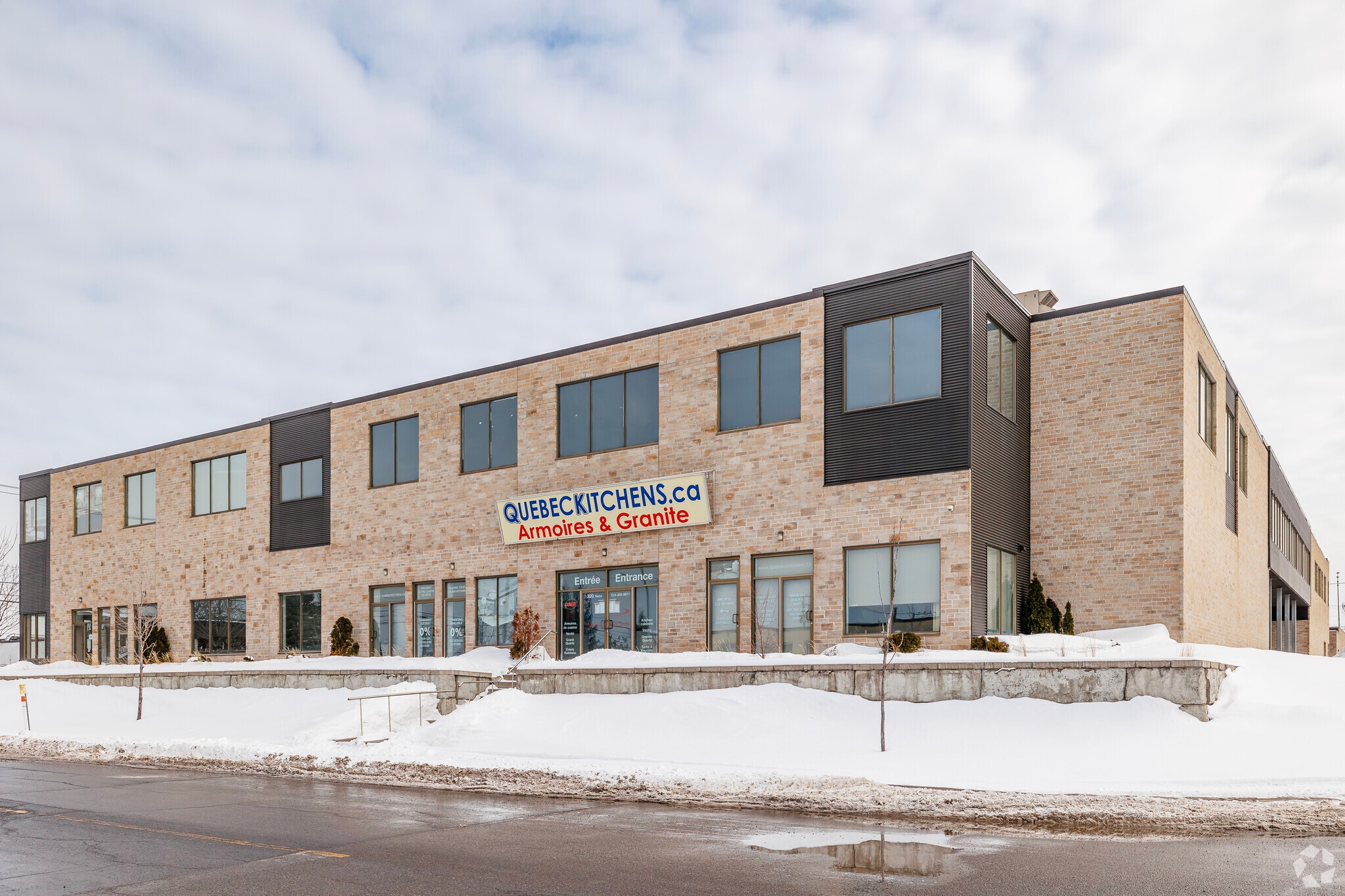 310-350 Rue Ness, Montréal, QC for lease Primary Photo- Image 1 of 5