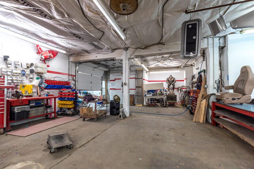 2127 Margaret St, Philadelphia, PA for sale - Interior Photo - Image 2 of 11